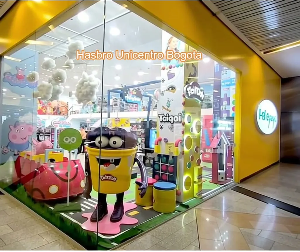 Vitrina de la tienda Hasbro en Unicentro Bogotá con figura de Play-Doh