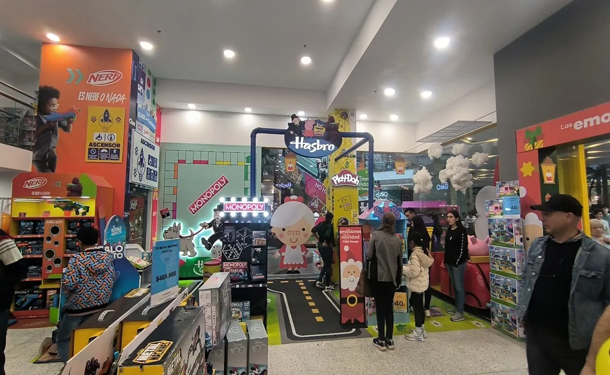 Exhibición multimarca de Hasbro en un centro comercial